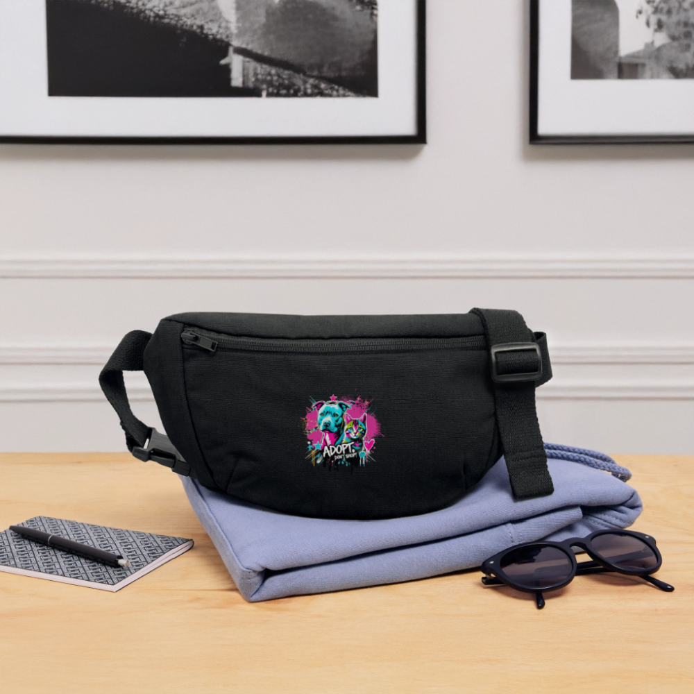 Adopt, Don’t Shop - recycelte Gürteltasche - Schwarz